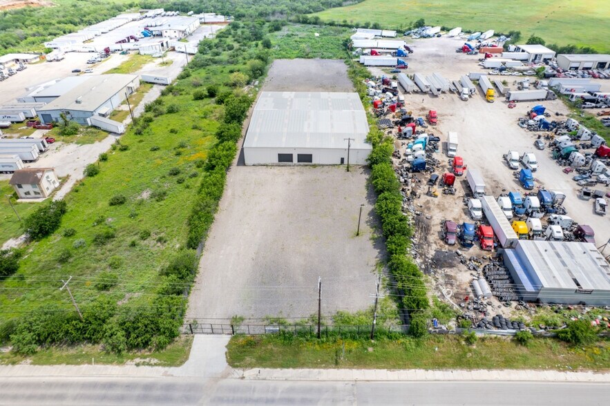 7240 E IH-10, San Antonio, TX à louer - Photo de l’immeuble – Image 3 sur 9