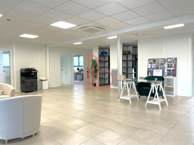 Bureau dans Bruges à louer - Photo de l’immeuble – Image 1 sur 7