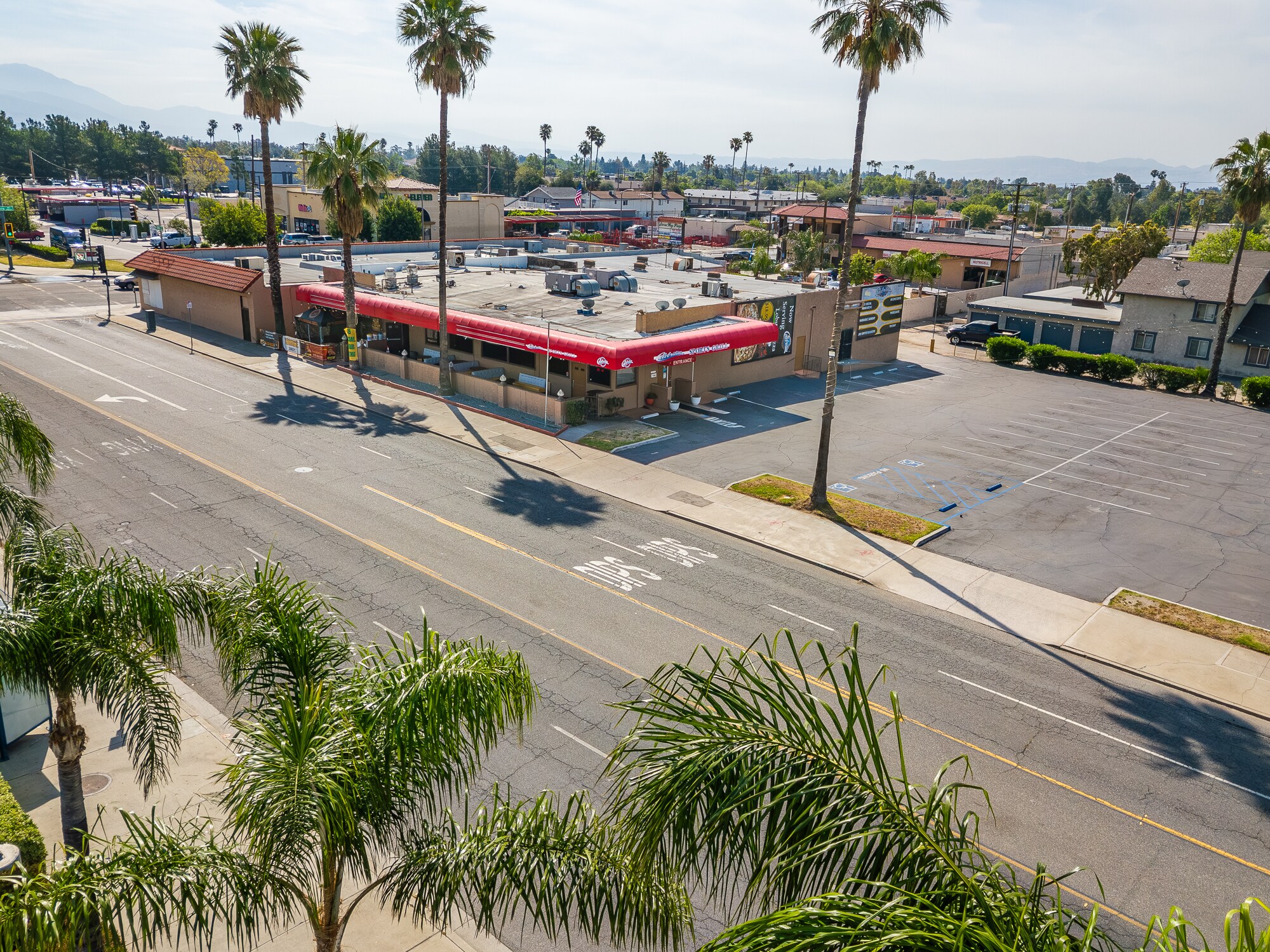 127 W 40th St, San Bernardino, CA à vendre Photo principale– Image 1 sur 15