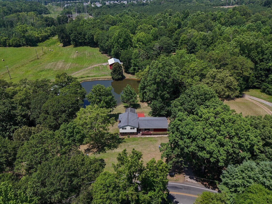 813 Robinson Clemmer Rd, Dallas, NC à vendre Photo principale– Image 1 sur 24