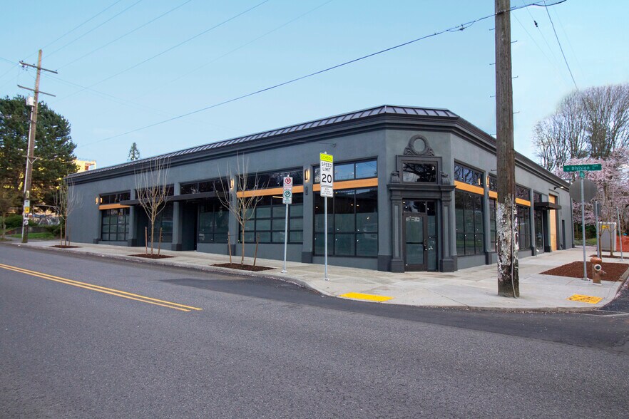 2800-2816 SE Division St, Portland, OR à louer - Photo de l’immeuble – Image 2 sur 3
