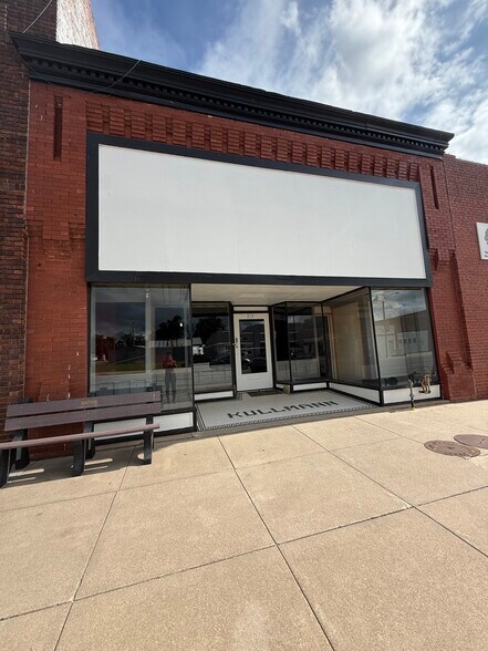 321 Main St, Towanda, KS à louer - Photo de l’immeuble – Image 2 sur 6