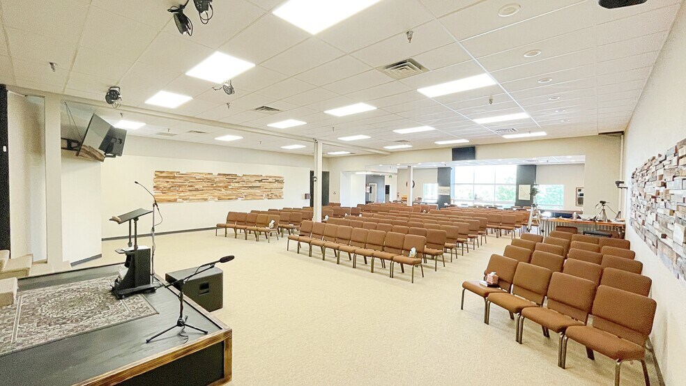 208 N 1st Ave, Sandpoint, ID à vendre - Photo de l’immeuble – Image 3 sur 7