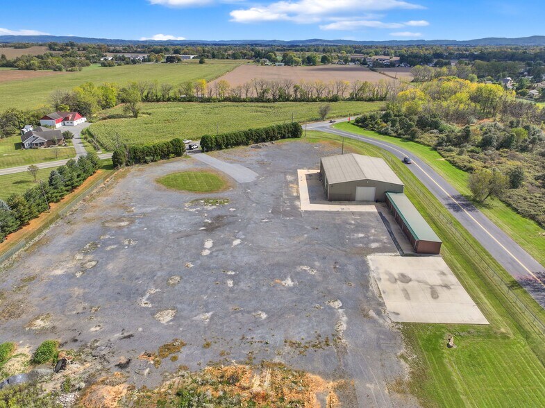 585 Daniels Rd, Nazareth, PA à louer - Photo de l’immeuble – Image 3 sur 16