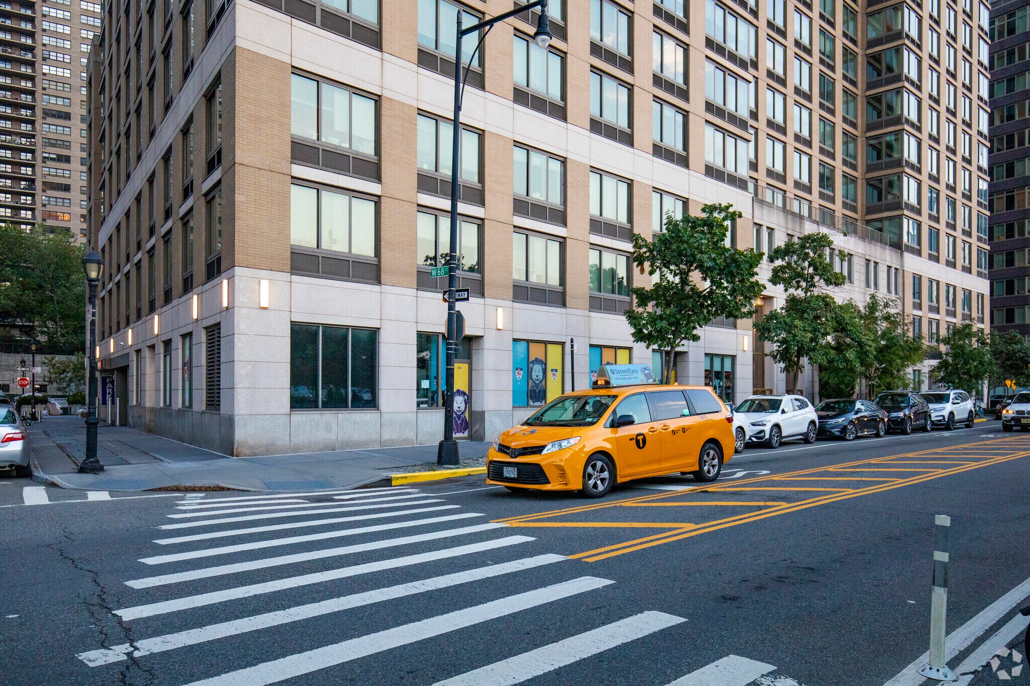 160 Riverside Blvd, New York, NY à louer Photo principale– Image 1 sur 17