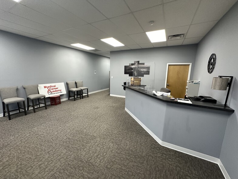 8845 Kennedy Ave, Highland, IN à louer - Photo de l’immeuble – Image 3 sur 6
