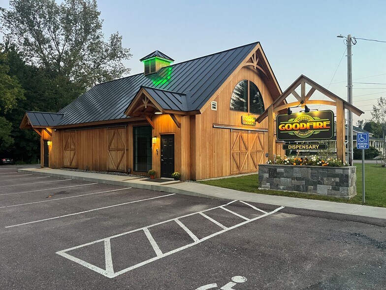 3627 Waterbury-Stowe Rd, Waterbury Center, VT à vendre - Photo principale – Image 1 sur 1