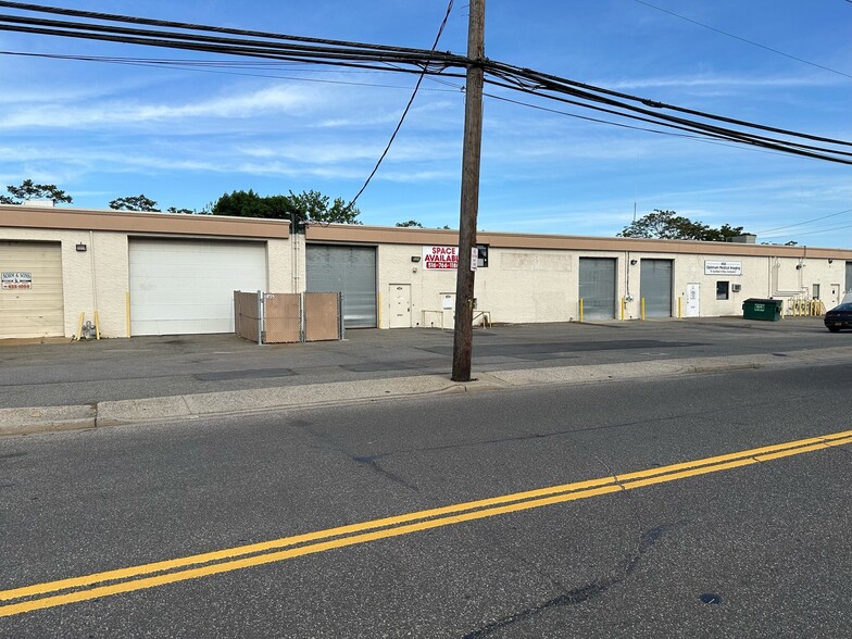 35-51 Bloomingdale Rd, Hicksville, NY à louer - Photo de l’immeuble – Image 2 sur 6