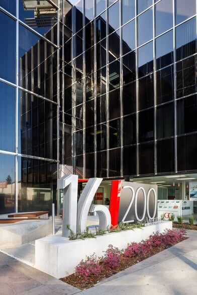 16200 Ventura Blvd, Encino, CA à louer - Photo de l’immeuble – Image 2 sur 24