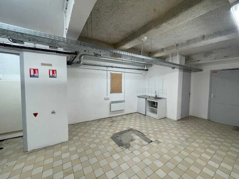Local commercial dans Saint-Quentin à louer - Photo de l’immeuble – Image 3 sur 7