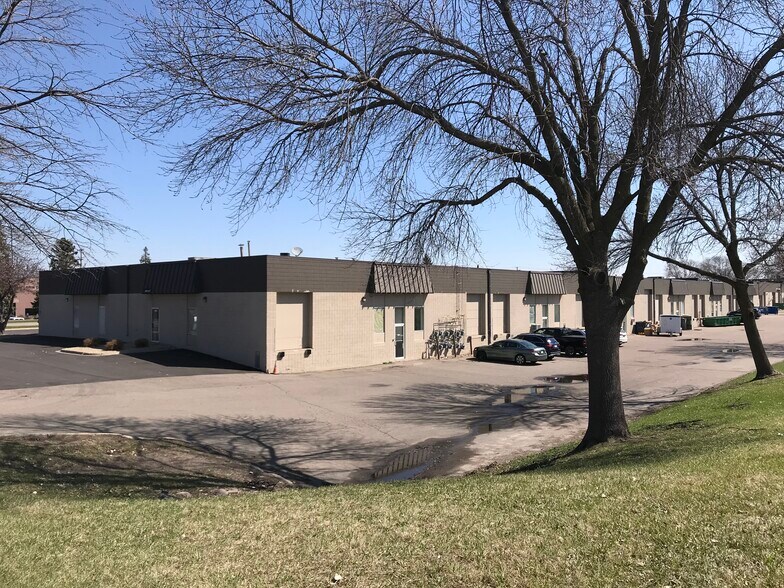 1101-1171 E Cliff Rd, Burnsville, MN à louer - Photo de l’immeuble – Image 2 sur 10