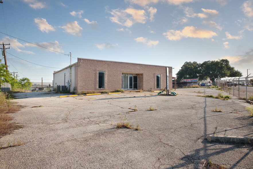 5331 Brewster St, San Antonio, TX à vendre - Photo de l’immeuble – Image 3 sur 38