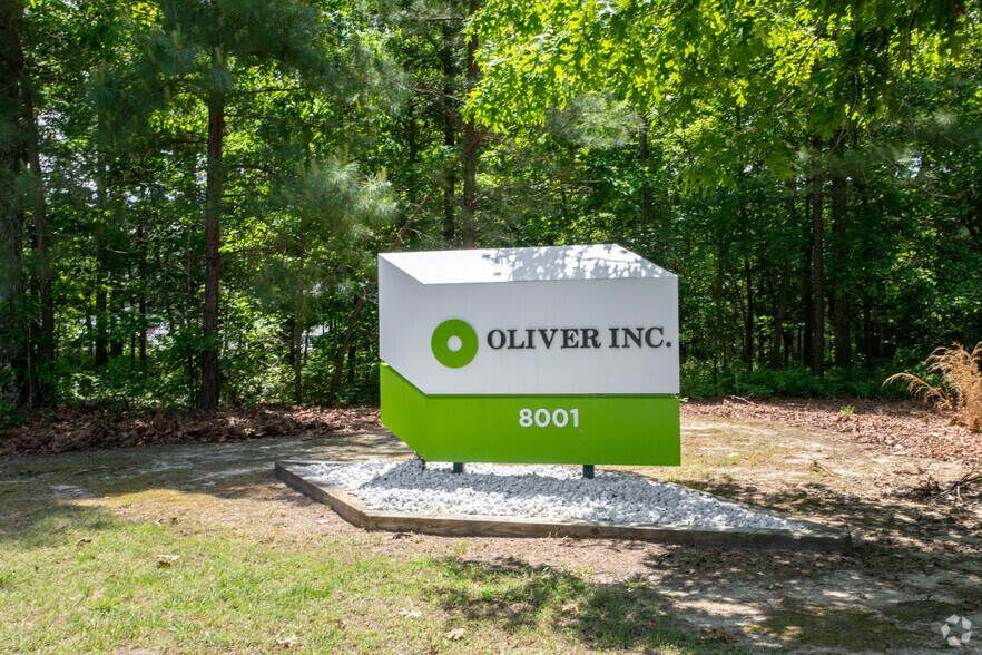 8001 Greenpine Rd, North Chesterfield, VA à louer - Photo de l’immeuble – Image 3 sur 7