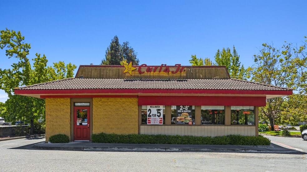 6460 Redwood Dr, Rohnert Park, CA à vendre - Photo de l’immeuble – Image 2 sur 2