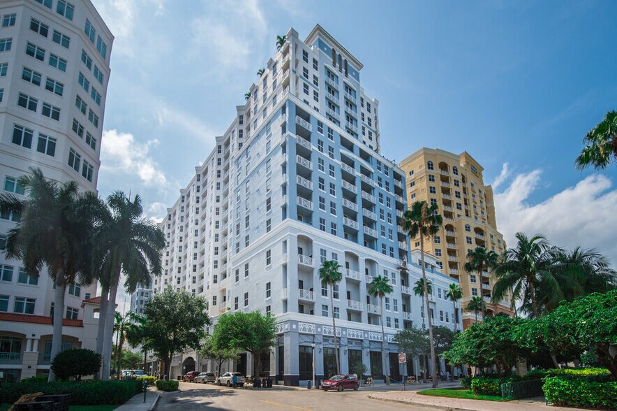 211 S Narcissus Ave, West Palm Beach, FL à louer - Photo de l’immeuble – Image 3 sur 6