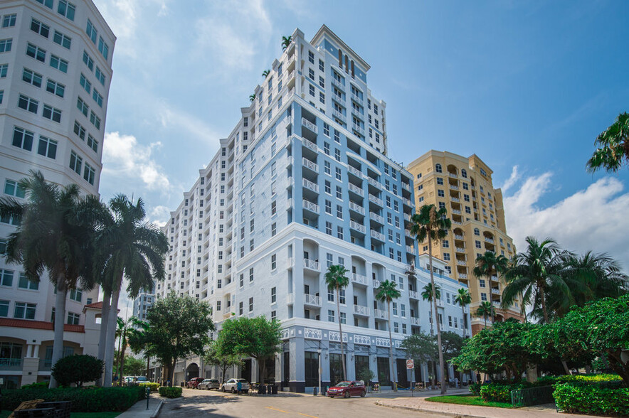 255 Evernia St, West Palm Beach, FL à louer - Photo de l’immeuble – Image 3 sur 6