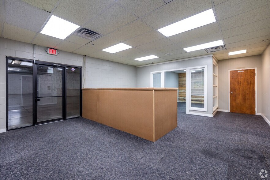 1600 N State Route 291, Independence, MO à louer - Photo de l’immeuble – Image 3 sur 13