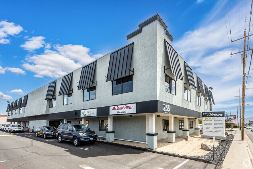 255 W Moana Ln, Reno, NV à louer - Photo de l’immeuble – Image 2 sur 28
