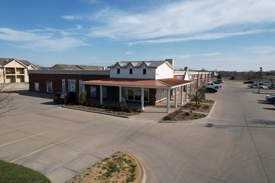 3460 N Ridge Rd, Wichita, KS à louer - Photo de l’immeuble – Image 3 sur 16