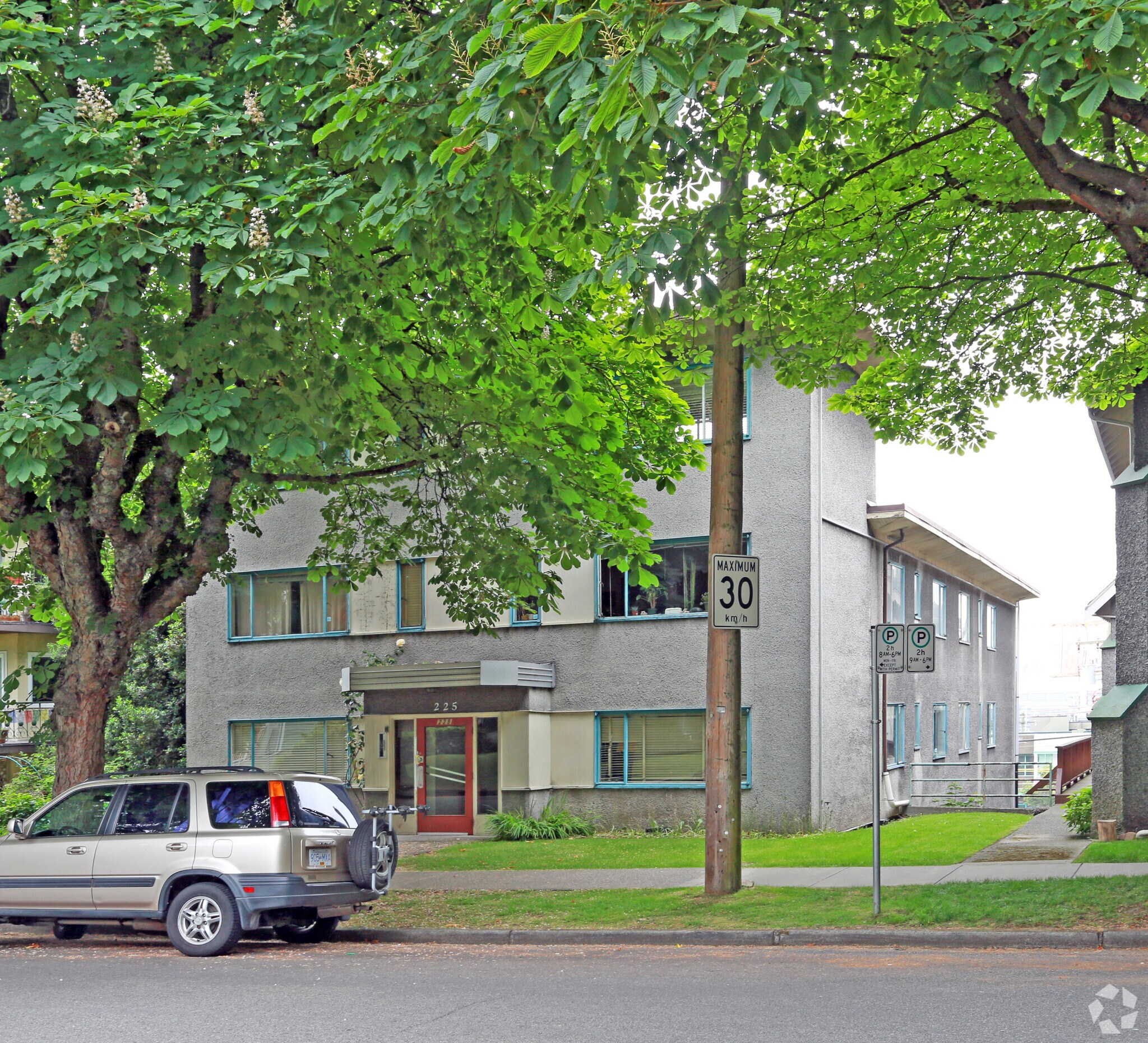 225 W 10th Ave, Vancouver, BC à vendre Photo principale– Image 1 sur 3