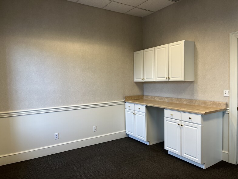 1720 N Kinser Pike, Bloomington, IN à louer - Photo intérieure – Image 2 sur 21
