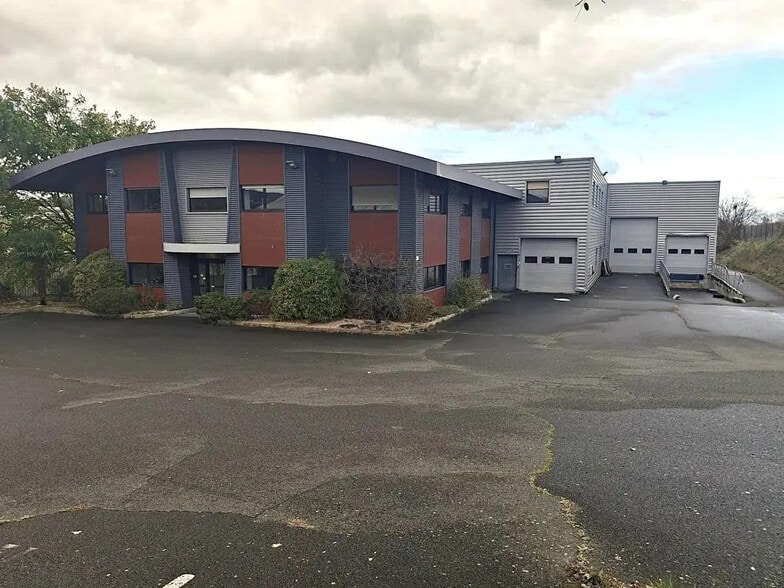 Local d’activités dans FLEURIEUX SUR L 39 ARBRESLE à louer - Photo de l’immeuble – Image 1 sur 7