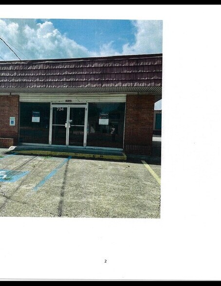 704 E Madison Ave, Bastrop, LA à louer - Photo de l’immeuble – Image 1 sur 5