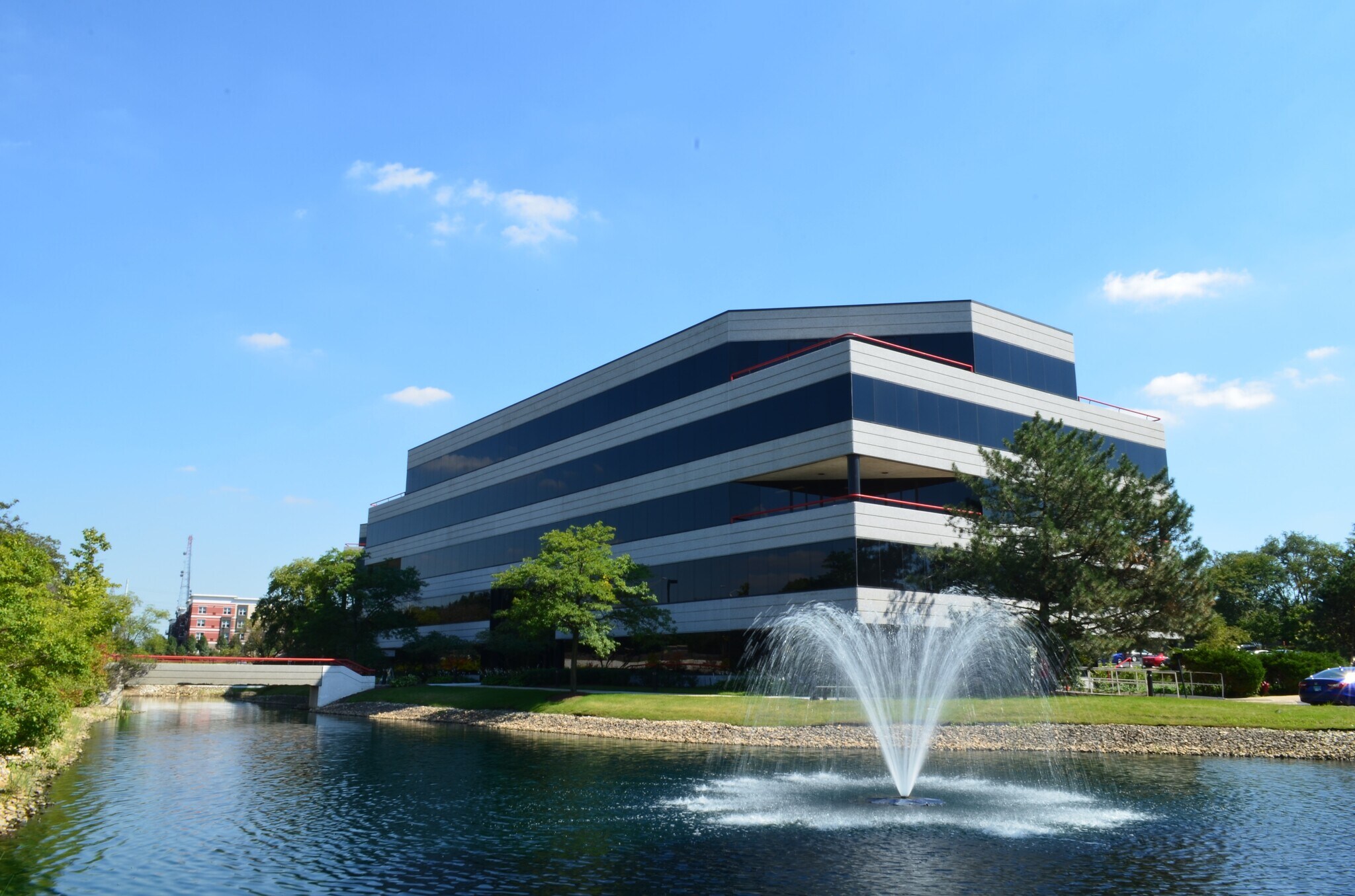 550-650 Warrenville Rd, Lisle, IL à louer Photo de l’immeuble– Image 1 sur 8