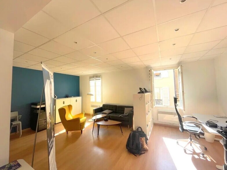 Bureau dans Maisons-Laffitte à louer - Photo de l’immeuble – Image 1 sur 5