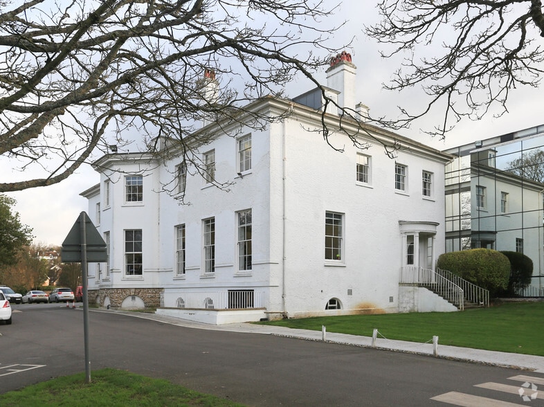 Thorncroft Dr, Leatherhead à louer - Photo principale – Image 1 sur 7
