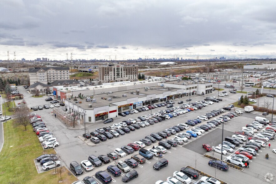 8261 Woodbine Ave, Markham, ON à louer - Photo de l’immeuble – Image 3 sur 3