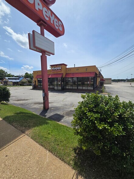 1921 N Highland Ave, Jackson, TN à louer - Photo principale – Image 1 sur 1