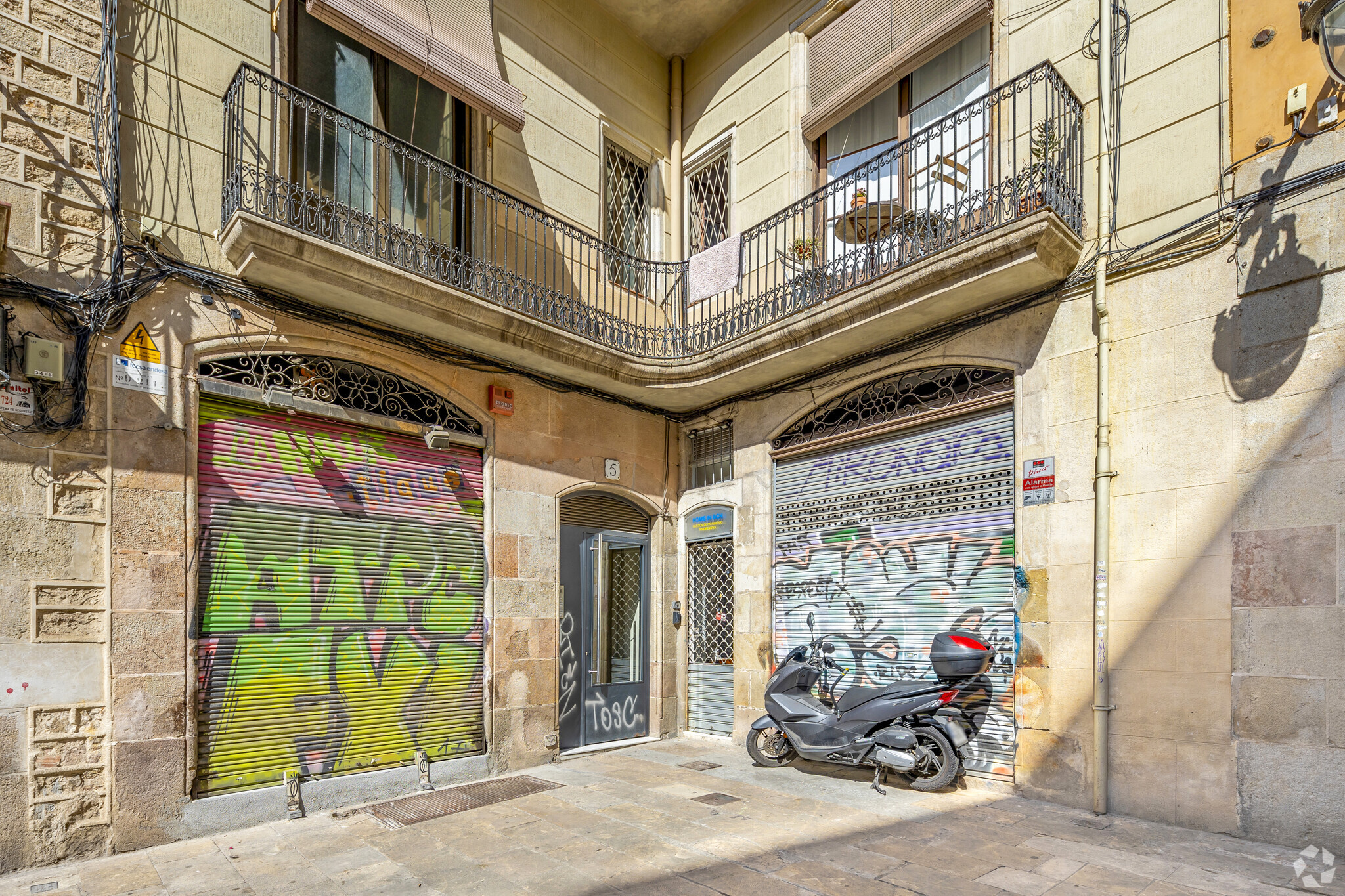 Immeuble residentiel dans Barcelone, Barcelona à vendre Photo intérieure– Image 1 sur 2