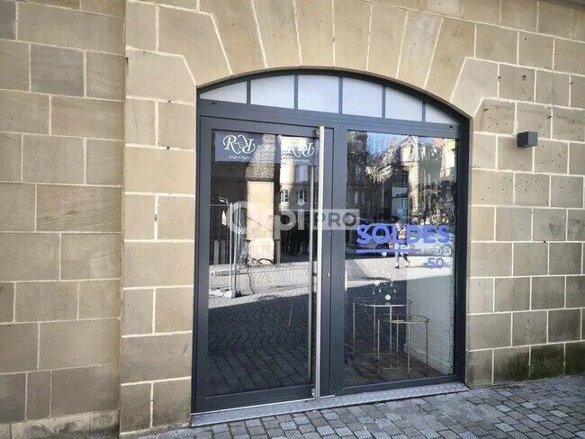 Plus de détails pour Local commercial à louer