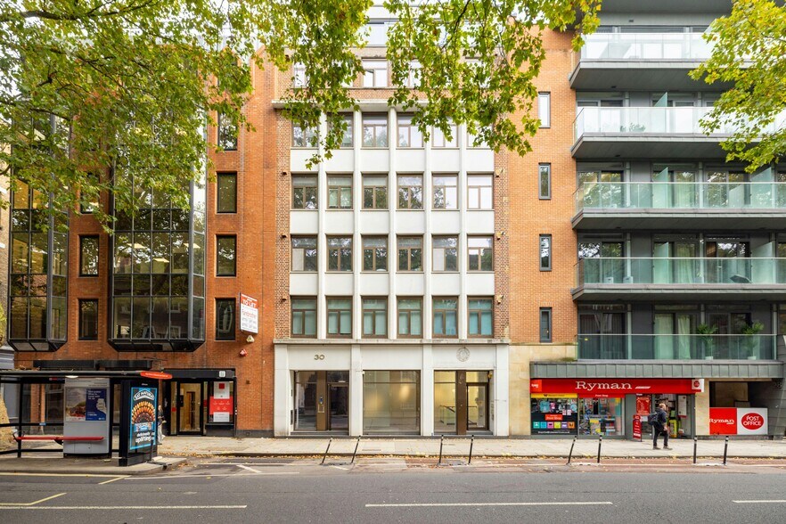 30-32 Grays Inn Rd, Londres à vendre - Photo de l’immeuble – Image 2 sur 11