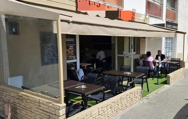 Plus de détails pour Local commercial à vendre