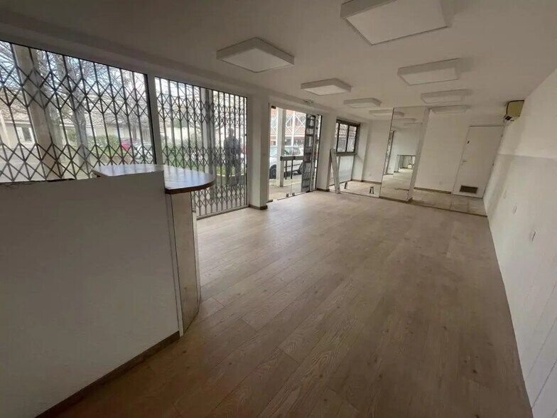 Local commercial dans Valbonne à vendre - Photo de l’immeuble – Image 3 sur 6