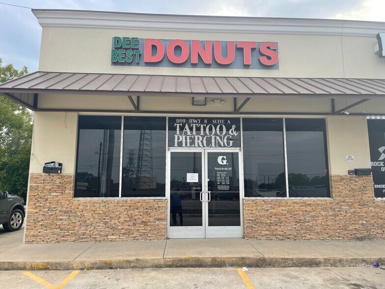 1109 W Tx-6 Hwy, Alvin, TX à louer - Photo de l’immeuble – Image 2 sur 7