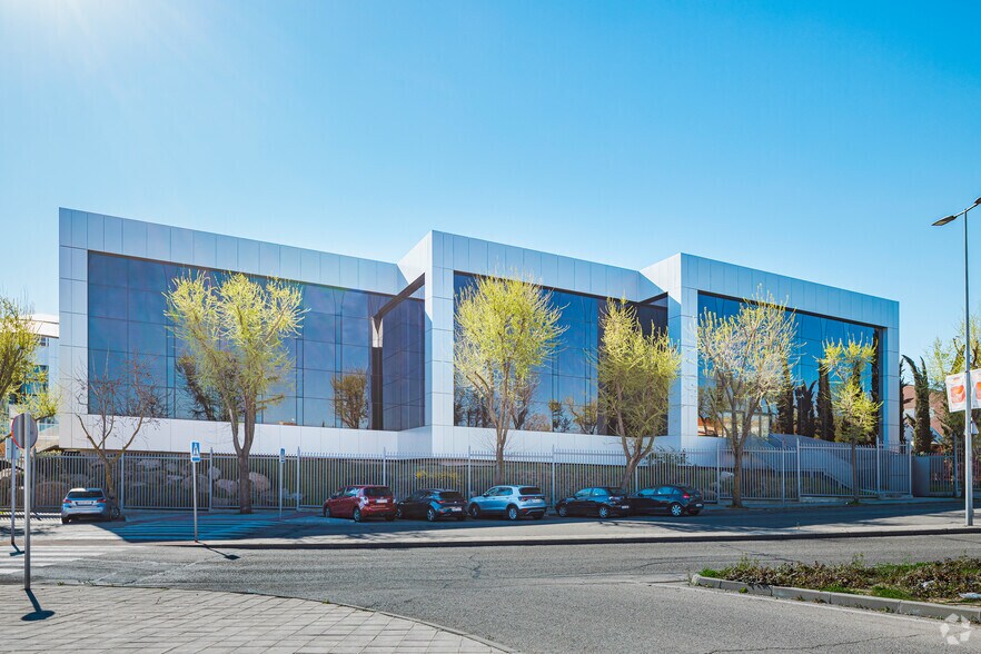 Avenida Tenerife, 4-6-6, San Sebastián de los Reyes, Madrid à louer - Photo de l’immeuble – Image 1 sur 11