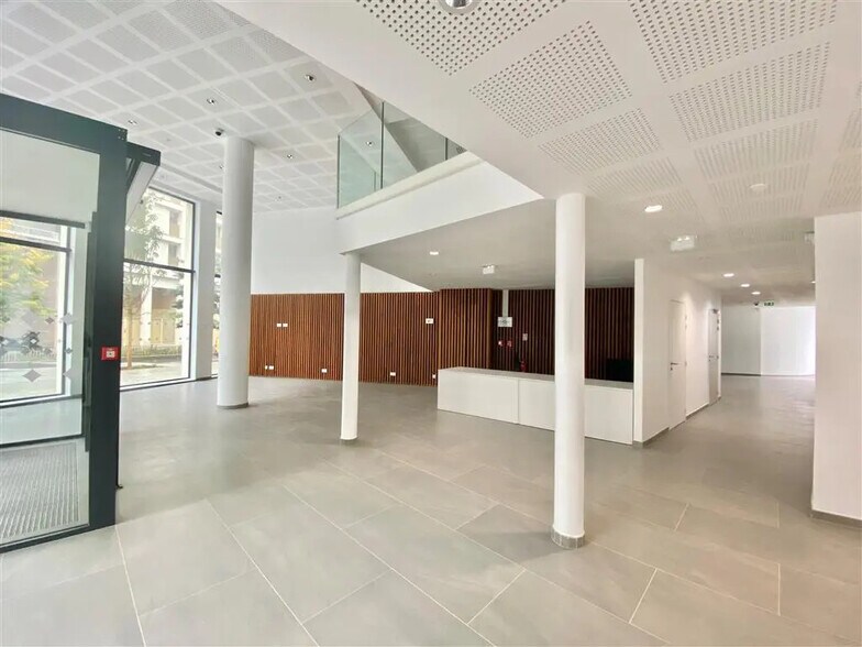 Local commercial dans Asnières-sur-Seine à louer - Photo de l’immeuble – Image 1 sur 8