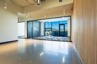 110 S Fairfax Ave, Los Angeles, CA à louer Photo intérieure– Image 2 sur 4