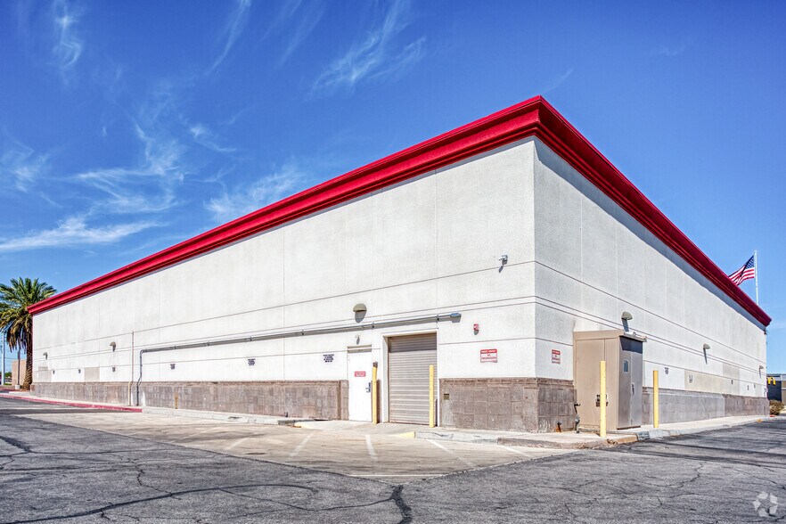 1920 Las Vegas Blvd N, North Las Vegas, NV à louer - Photo de l’immeuble – Image 3 sur 7