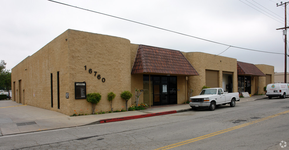 16742 Stagg St, Van Nuys, CA à louer - Photo de l’immeuble – Image 2 sur 7