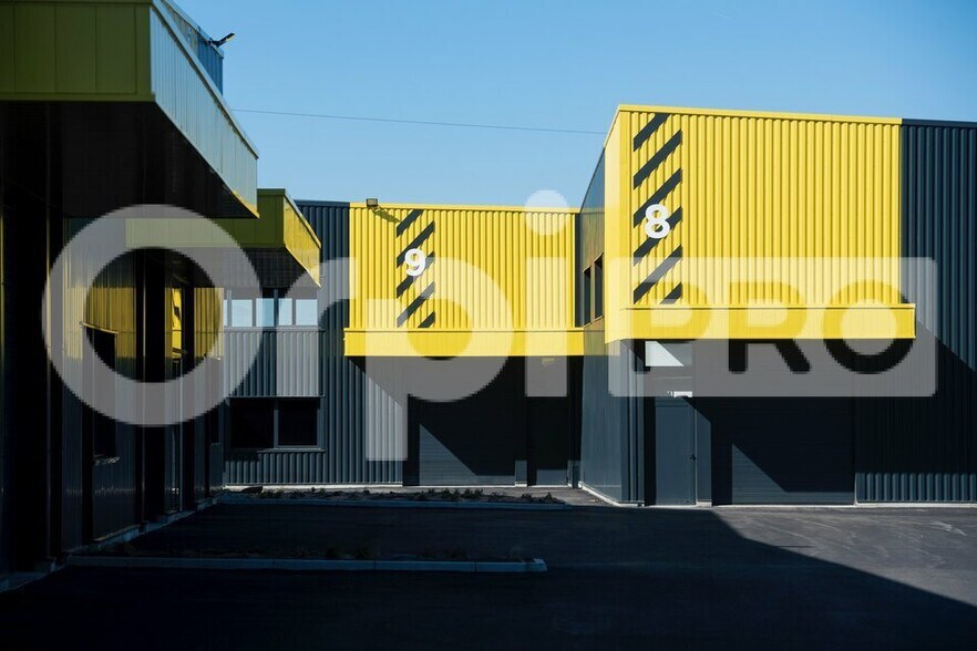 Local d’activités dans Trévoux à louer - Photo de l’immeuble – Image 1 sur 3
