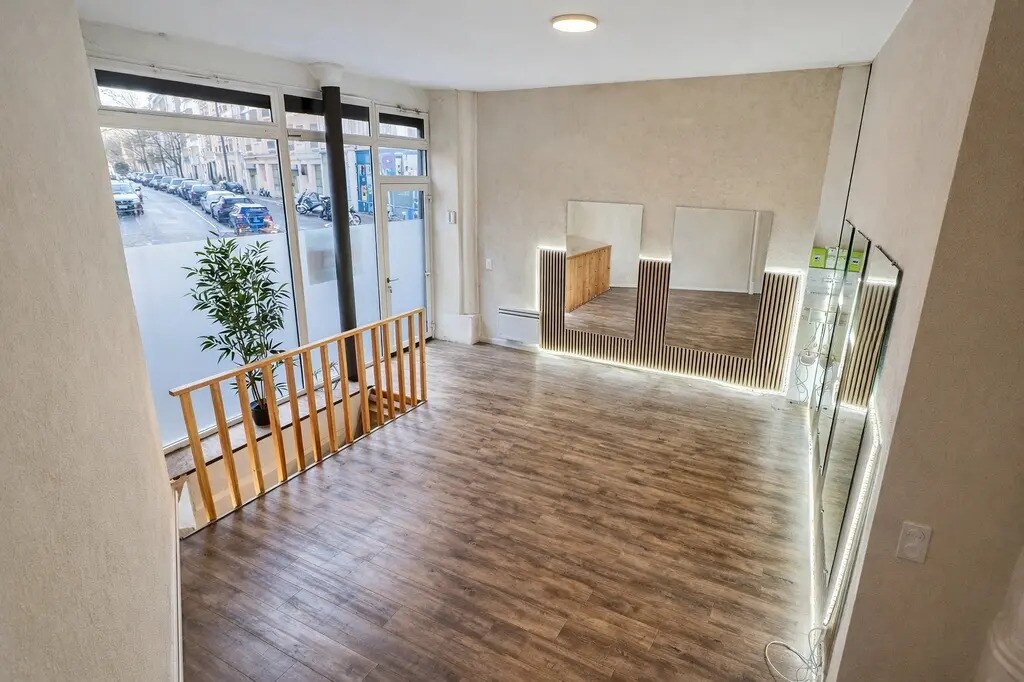 Bureau dans Paris à louer Photo de l’immeuble– Image 1 sur 9