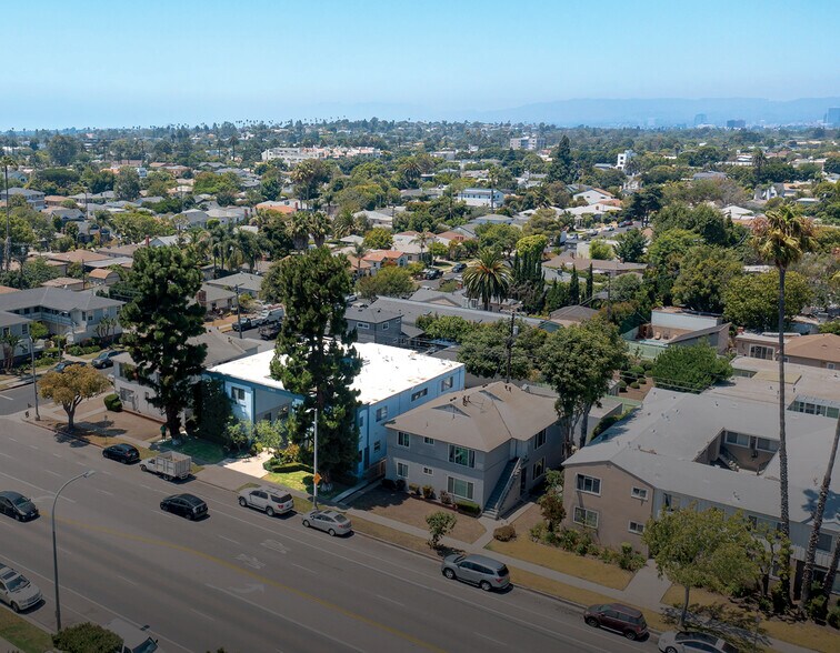 11417 Washington Pl, Los Angeles, CA à vendre - Photo de l’immeuble – Image 3 sur 26