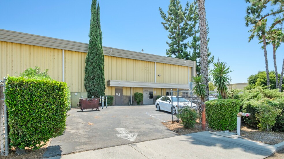 5310-5340 E Home Ave, Fresno, CA à louer - Photo de l’immeuble – Image 3 sur 5