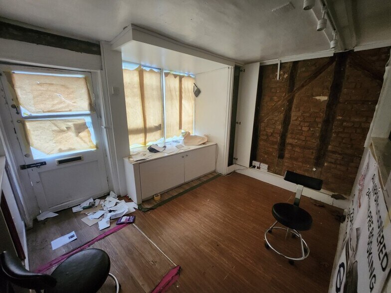 48 Windsor St, Uxbridge à louer - Photo intérieure – Image 2 sur 6