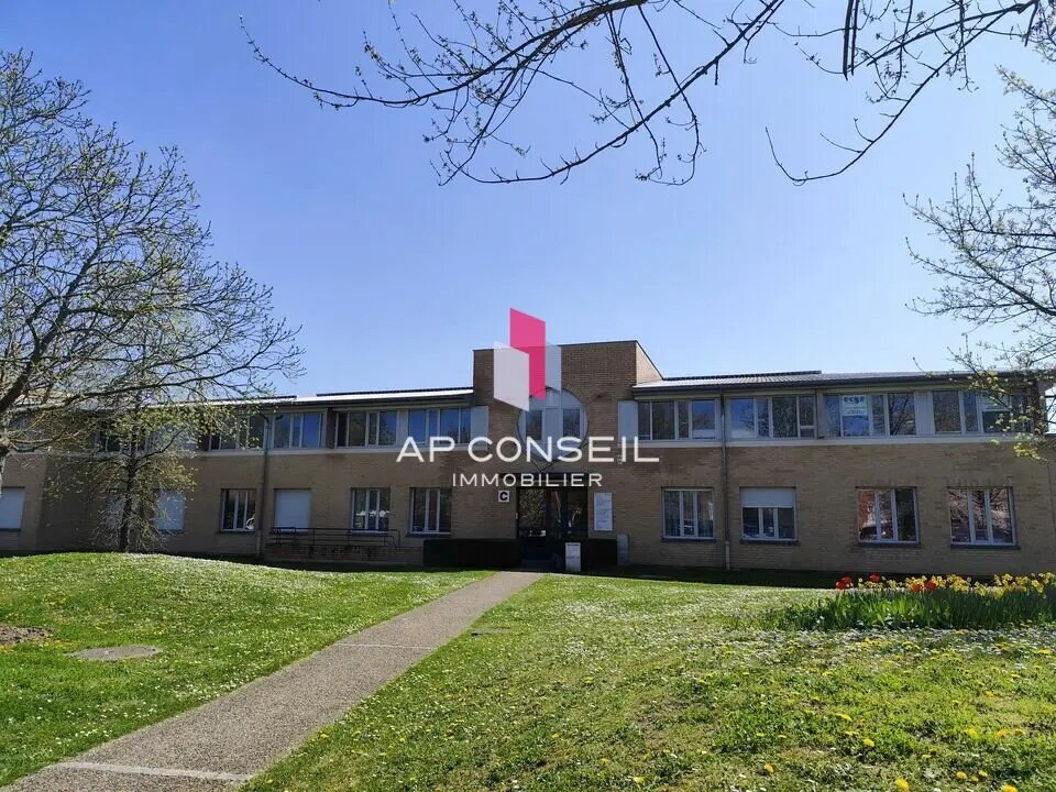 Bureau dans Voisins-le-Bretonneux à vendre Photo de l’immeuble– Image 1 sur 6