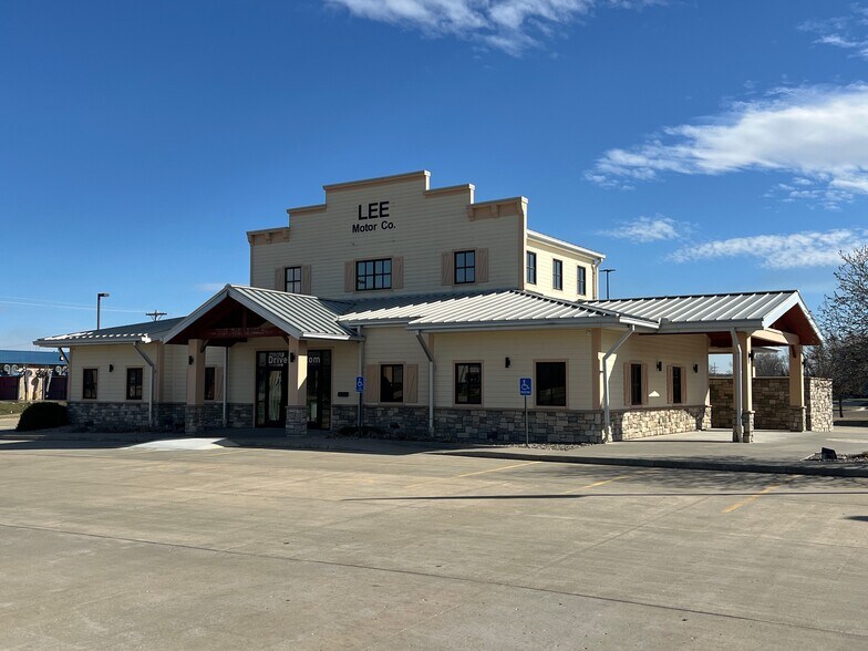 343 E Chestnut St, Junction City, KS à vendre - Photo principale – Image 1 sur 6
